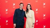 stern-Chefredakteur Gregor Peter Schmitz mit Moderatorin Pinar Atalay auf dem roten Teppich