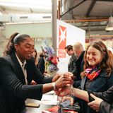 Für jeden gab's ein stern-Bändchen am Einlass
