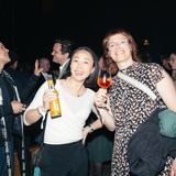 Die stern-Kolleginnen sind ausgelassen am Feiern. 