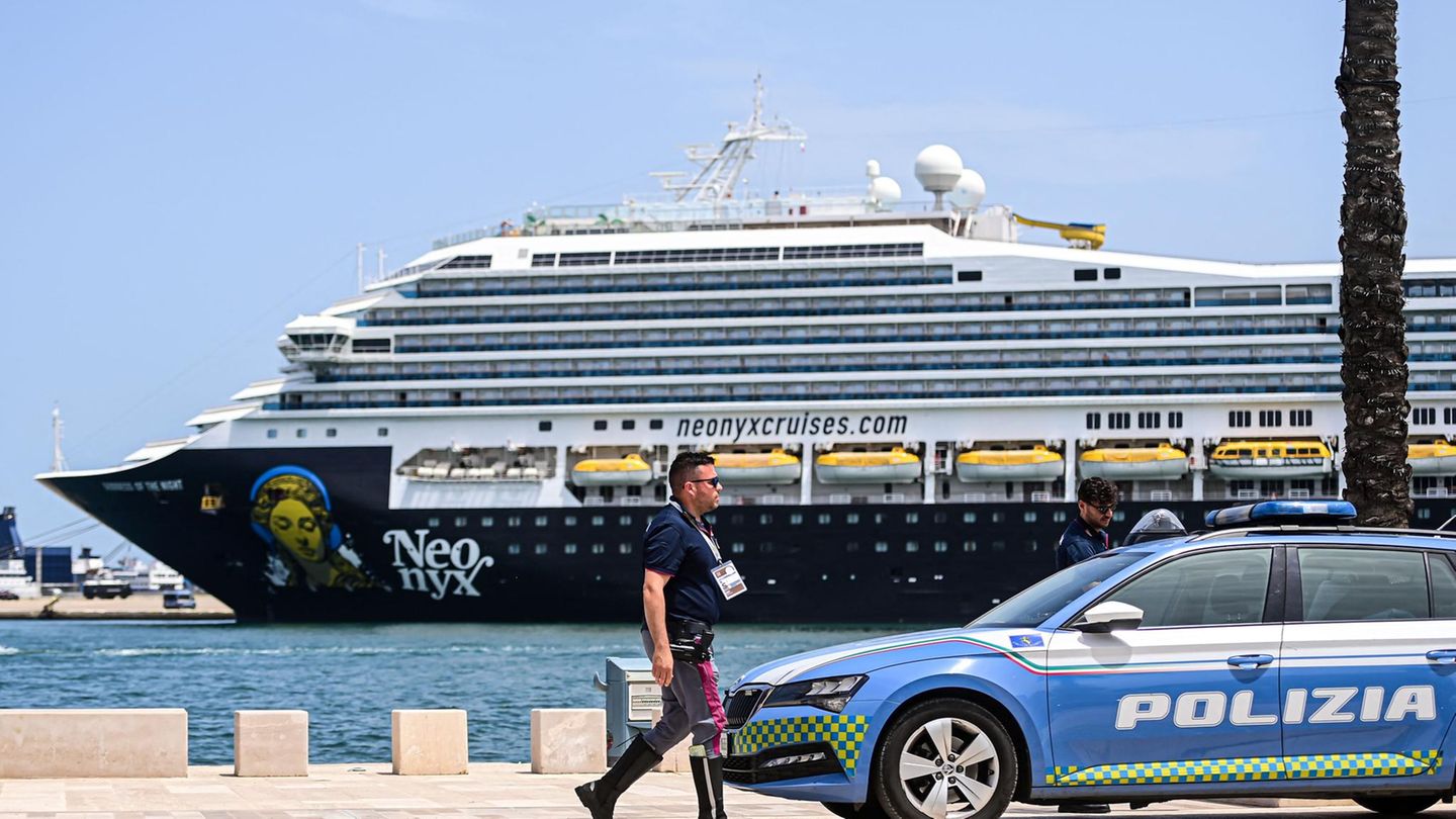 G7 summit in Italy: 2500 police officers live on dilapidated cruise ship
