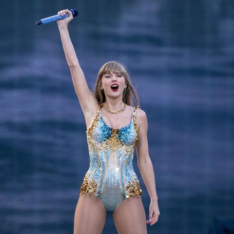 Taylor Swift tritt während ihrer Eras Tour im Murrayfield Stadium in Edinburgh auf.