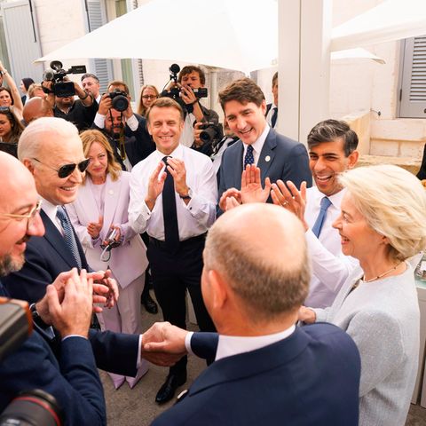 Olaf Scholz feiert – umringt von den Staats- und Regierungschefs der G7 – seinen 66. Geburtstag