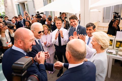 Olaf Scholz feiert – umringt von den Staats- und Regierungschefs der G7 – seinen 66. Geburtstag