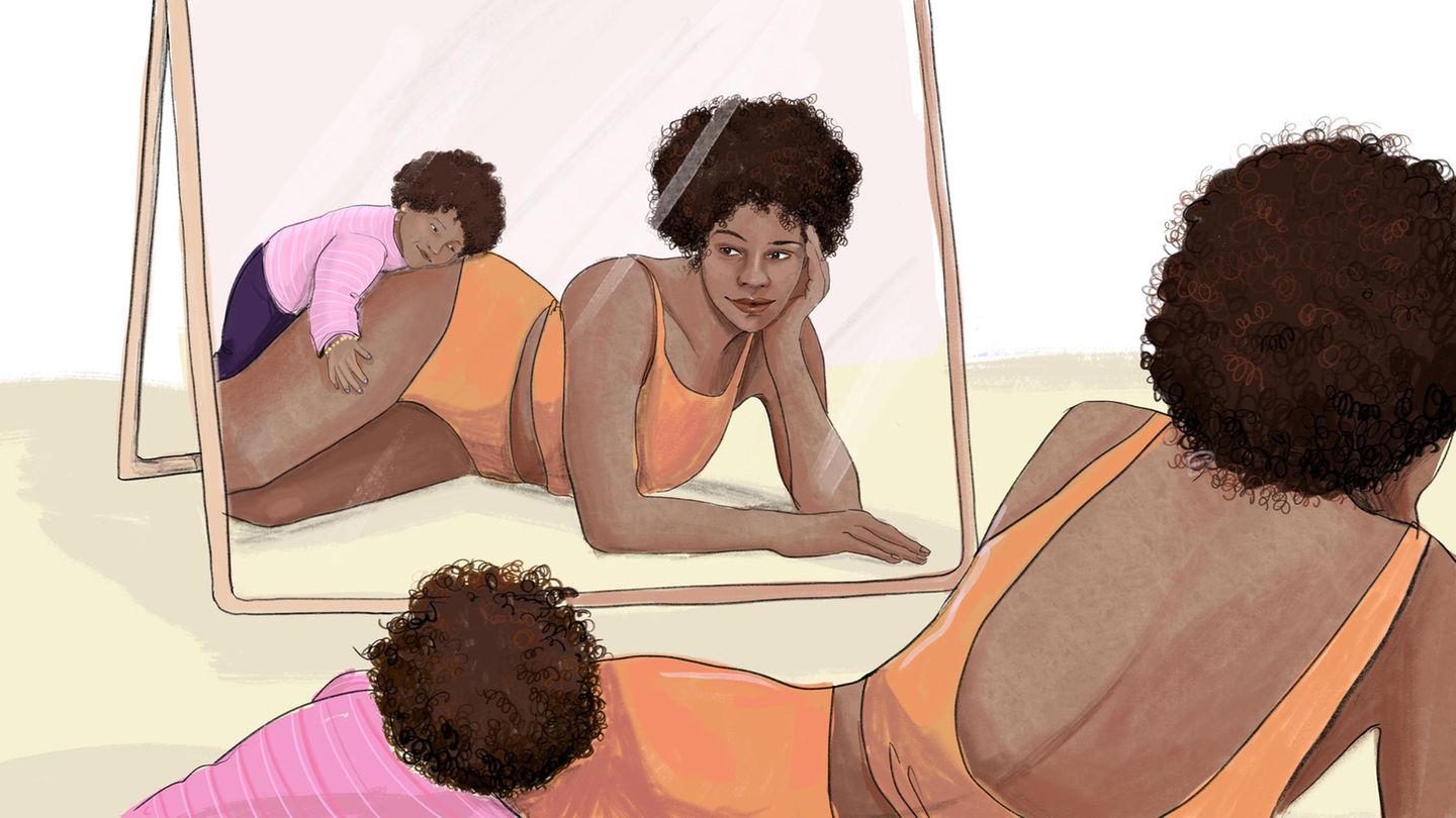 Illustration zeigt: Eine Frau betrachtet sich Selbstbewusst im Spiegel während ihre kleine Tochter auf ihrer Hüfte liegt