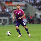 Ähnlich wie Mittelstedt erging es Kimmich. Wurde gleich zu Anfang von Robertson gelegt, als wär's ein Judokampf. Nahm Rache, indem er das 1:0 für Wirtz auflegte. Der ehemalige Sechser gab eine Art Spielmacher auf der rechten Seite und war immer präsent, sehr starkes Spiel.   