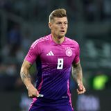 Lenkte das deutsche Spiel und gab ihm sofort den Rhythmus – einfach brillant. Hatte sogar eine Slapstick-Einlage parat, als er bei seinem präzisen Seitenwechsel auf Kimmich, der das 2:0 einleitete, wegrutschte. Es bleibt ein Rätsel, warum die Schotten dem sechsfachen Champions-League-Sieger besonders in der ersten Hälfte ziemlich viel Freiraum ließen.