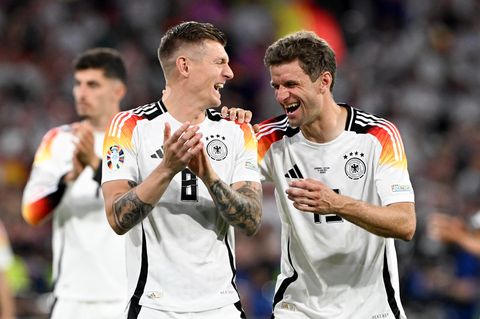 EM 2024: Toni Kroos und Thomas Müller nach dem 5:1 Sieg von Deutschland gegen Schottland