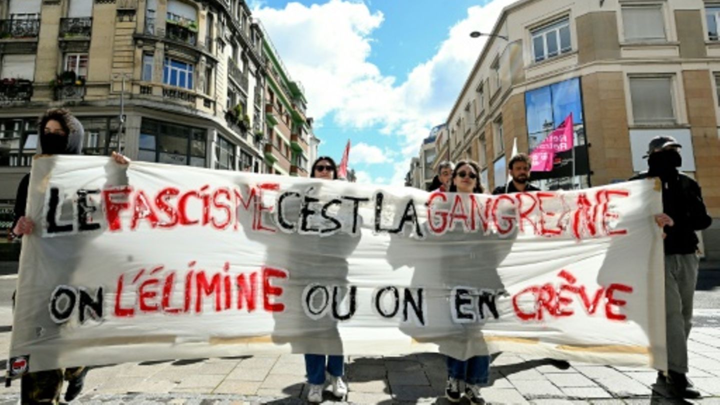 Landesweit Demonstrationen in Frankreich gegen die Rechtspopulisten