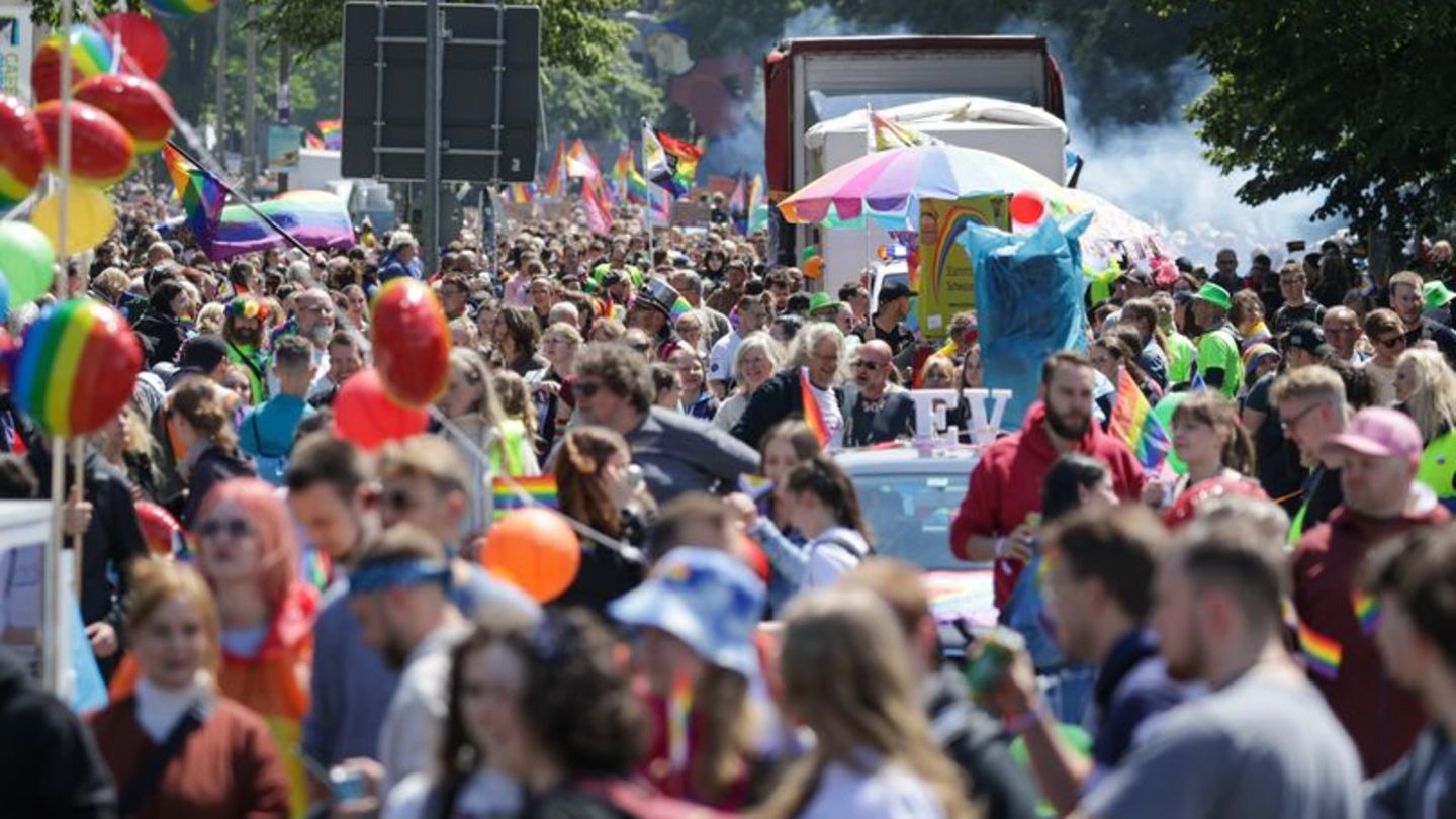 Demo für queere Rechte: Mehr als 10.000 Menschen bei CSD in Oldenburg