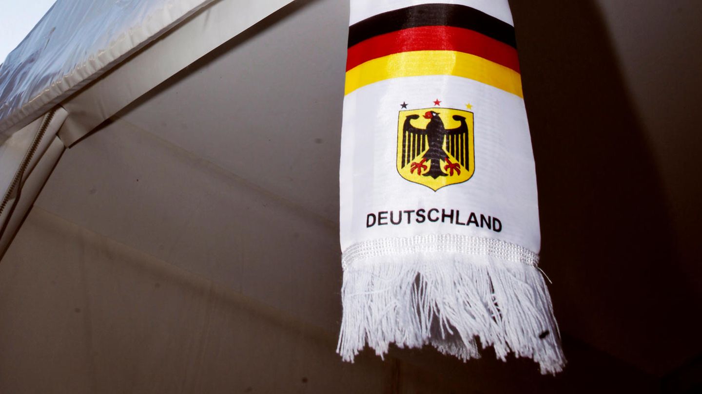 Schwarz-Rot-Gold ist in diesen Tagen die vorherrschende Farbe.