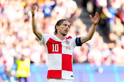 Luka Modrić hebt verzweifelt die Arme