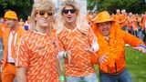 Die Stimmung der niederländischen Fans ist vorm ersten EM-Spiel gegen Polen ausgelassen 