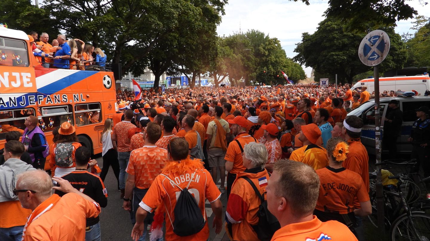 Sogar ein Fanbus hat es in die Hansestadt geschafft