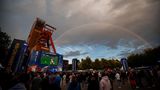 In Gelsenkirchen über dem Public Viewing Areal zur EM 2024 im Nordsternpark ein Regenbogen zu sehen