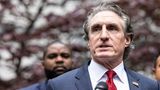 Als Selfmade-Milliardär rennt Doug Burgum, Gouverneur von North Dakota, bei Trump offene Türen ein. Burgum begann seine Karriere bei einem kleinen Software-Start-up, das später von Microsoft übernommen wurde und ihm Milliarden einbrachte. Dass der 67-Jährige ursprünglich selbst seinen Hut in den Präsidentschaftswahlkampf geworfen hat, ist längst vergessen. Stattdessen tritt er bei Trumps Rallys auf und ließ es sich ebenfalls nicht nehmen, den Ex-Präsidenten mit seiner Anwesenheit im New Yorker Gericht zu beehren.  Pro: Trump umgibt sich gern mit Status und Reichtum. Burgum erfüllt genau diese Kriterien. Als erfolgreicher Tech-Geschäftsmann ist er im Silicon Valley bestens vernetzt und pflegt darüber hinaus nützliche Kontakte zur Ölindustrie. Burgums Geschäftssinn und sein politisches Know-how imponieren Trump. Gleichzeitig besteht durch seine zurückhaltende Art keine Gefahr, dass er Trump das Rampenlicht stiehlt.  Contra: Seine relative Unbekanntheit. Burgum ist noch nie auf nationaler Bühne getestet worden und gilt daher als "Wild Card". Er ist wenig präsent auf konservativen Fernsehsendern, und seine Debattierfähigkeiten sind – gelinde gesagt – ausbaufähig.
