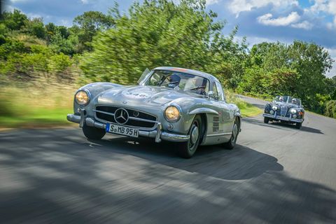 Viele der teilnehmenden Klassiker – sie alle mussten bei der historischen Mille-Miglia-Rallye von 1927 bis 1957 startberechtigt sein – sind millionenschwer. 
