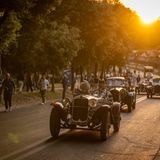 Sammler aus Europa, Asien oder den USA gedulden sich über Jahre, eher der eigene Prunkbolide endlich das Placet der ertragsorientierten Veranstalter bekommt. Grandiose Alfa Romeo 6C, spektakuläre Flügeltürer vom Typ Mercedes 300 SL, Fiat 508 C, Bentley Blower oder BMW 328 – wer bei diesen Kunstwerken auf schmalen Rädern nicht ins Schwärmen kommt, dem ist zumindest automobil betrachtet, kaum zu helfen. 