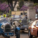 Wo sonst startet Ex-DTM-Champion Nicola Larini in einem spektakulären Alfa Romeo 1900 Sport Spider von 1954 oder wer hat mit dem 1930er Mercedes Super-Sport der Baureihe W 06 schon einmal ein Fahrzeug des Maharadschas von Kaschmir zu Gesicht bekommen? 