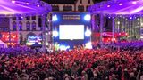 In Dortmund schauen tausende Menschen auf einem großen Bildschirm ein Spiel der Fußball-EM 2024