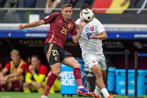Handspiel im Fußball ist nicht selten Auslegungs- und Interpretationssache.Trotzdem existieren eindeutige Richtlinien: Hier ein kurzer Überblick über die Regeln.