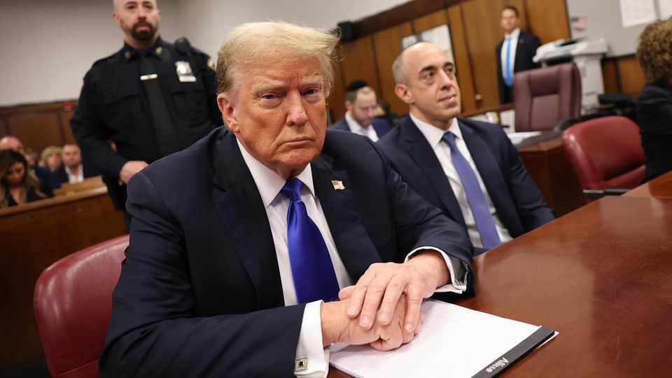 Der ehemalige US-Präsident Donald Trump im Gerichtssaal in New York