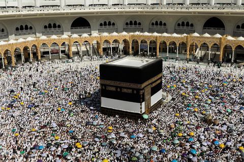 Die Umkreisung der Kaaba, dem heiligsten Ort im Islam, ist ein zentraler Ritus des Hadsch