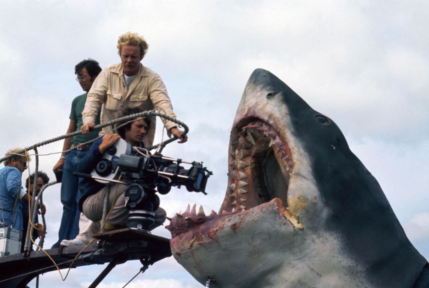 Steven Spielberg und und Kameramann Michael Chapman beim Dreh zu "Der weiße Hai"
