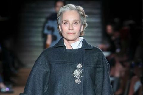 Kristin Scott Thomas als Miu Miu-Model auf dem Laufsteg