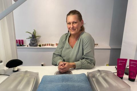 Kosmetikerin Astrid Meister in ihrem Salon