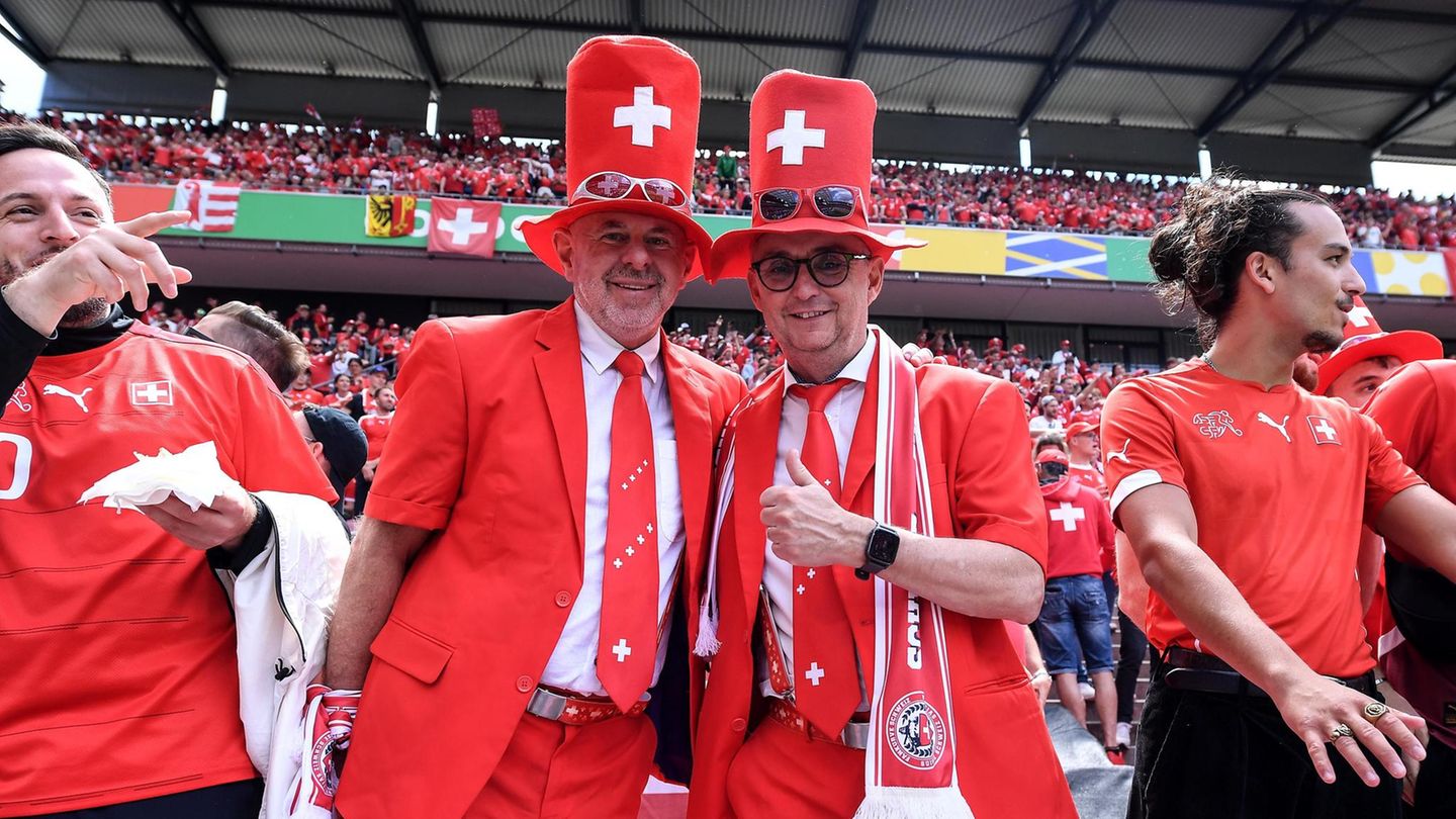 Schweizer Fans im Stadion bei Ungarn gegen die Schweiz im EM-Auftakt