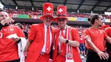 Schweizer Fans im Stadion bei Ungarn gegen die Schweiz im EM-Auftakt