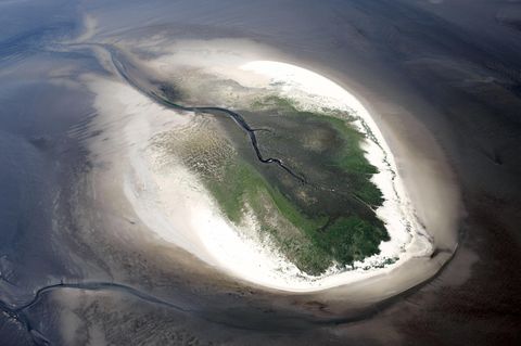 Eine winzige Insel in der Nordsee aus der Luft aufgenommen