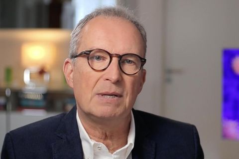 Nachdem sich die Corona-Lage grundsätzlich entspannt hat, sorgt nun ein neuartiges Grippevirus für Aufsehen. Dr. Christoph Specht klärt auf, ob Sie sich nun Sorgen machen müssen.