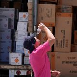 Der US-Wetterdienst warnt für diese Woche vor einer Hitzewelle mit "extremen" Temperaturen in weiten Teilen der USA. Betroffen seien bis Ende Woche zunächst der Mittlere Westen und schließlich der Nordosten des Landes, hieß es. Es sei davon auszugehen, dass zahlreiche Temperaturrekordwerte gebrochen werden. Gut, wer da genug Wasser trinkt