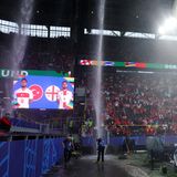 In Dortmund ging es dann am späten Nachmittag los – und zwar gleich so heftig, dass sich vom Dach Sturzbäche ins Innere des Stadions ergossen  