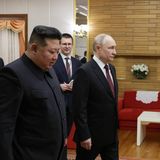 Putin und Kim unterhalten sich