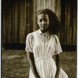 Steile Karriere: Drei Monate, nachdem Naomi Campbell ihren ersten Modelvertrag unterschrieben hatte, schickte die Agentur sie nach New Orleans zu ihrem ersten Covershooting. Zwar war Campbell früh erfolgreich, doch als schwarzes Model erlebte sie häufig Rassimus. Noch Mitte der 80er-Jahre weigerten sich viele Modemacher, sie zu buchen. 