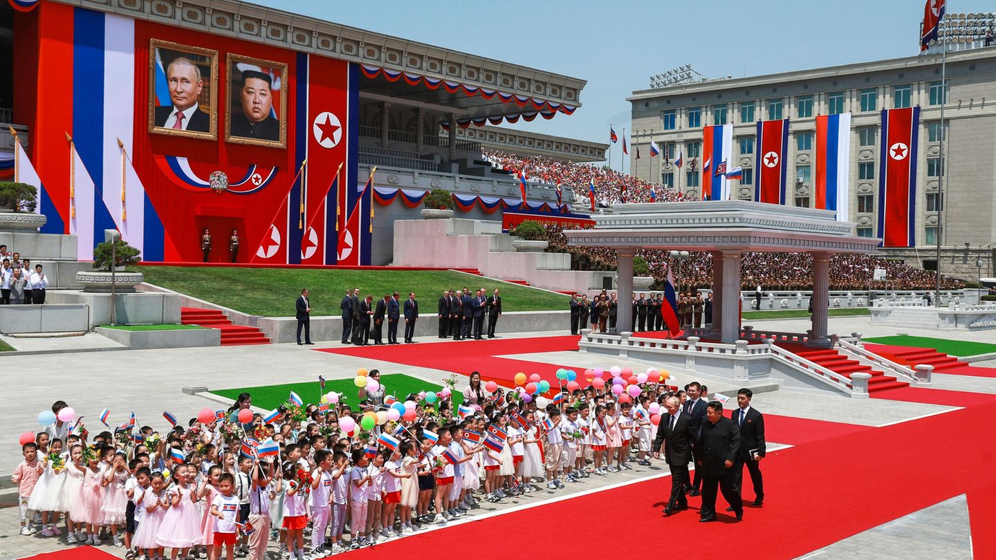 Vladimir Putin visits Kim Jong Un: Lonely together