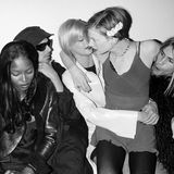 Naomi Campbell und Models bei einer Party