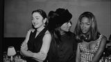 Partystimmung: An ihrem 21. Geburtstag feierte Naomi Campbell zusammen mit Madonna (l.) and Starfotograf Steven Meisel (M.).