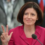 2013 wurde Dreyer als Nachfolgerin von Kurt Beck vereidigt (Foto). Der zog sich nach 18 Jahren aus gesundheitlichen Gründen von der Landesspitze zurück