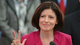 2013 wurde Dreyer als Nachfolgerin von Kurt Beck vereidigt (Foto). Der zog sich nach 18 Jahren aus gesundheitlichen Gründen von der Landesspitze zurück