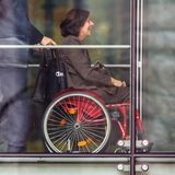 Begleitet wird Dreyers Leben von einer MS-Erkrankung. Multiple Sklerose, eine Nervenerkrankung, wurde 1995 bei der SPD-Politikerin diagnostiziert. Sie hielt die Diagnose auf Anraten ihres Arztes elf Jahre lang geheim, bevor sie öffentlich darüber sprach. Dreyer sitzt deshalb teilweise im Rollstuhl – will damit aber auch bewusst vorleben, dass hohe Ämter trotzdem möglich sind. Dem "Tagesspiegel" sagte sie im März: "Nachdem ich die Krankheit öffentlich gemacht habe, spürte ich schnell, wie sehr das eine Ermutigung für viele Frauen und Männer ist, die ebenfalls eine chronische Erkrankung haben. [...] So bin ich wohl im doppelten Sinne ein Vorbild, und darüber freue ich mich."