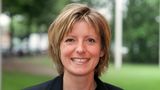 Geboren wurde Dreyer (hier 2002) in Neustadt an der Weinstraße. Später studierte sie erst Anglistik und Theologie in Mainz, wechselte nach einem Jahr aber zu Rechtswissenschaften. Das Studium schloss sie mit beiden Examina ab