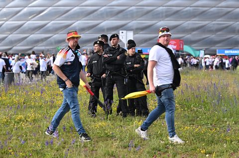 Polizisten beim EM-Spiel in München: Aufpassen, deeskalieren, eingreifen.