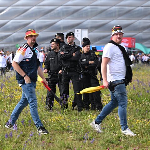 Polizisten beim EM-Spiel in München: Aufpassen, deeskalieren, eingreifen.