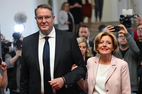 Malu Dreyer (SPD), Ministerpräsidentin von Rheinland-Pfalz, und ihr designierter Nachfolger Alexander Schweitzer (SPD)