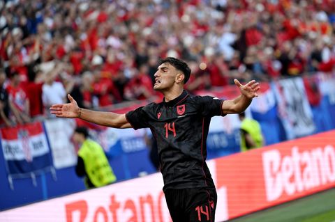 Nach Qazim Lacis EM-Treffer für Albanien gegen Kroatien ertönte im Hamburger Volksparkstadion "Seven Nation Army"