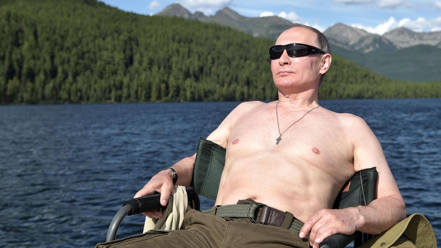 Vladimir Putin mit nacktem Oberkörper Vladimir Putin mit nacktem Oberkörper