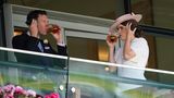 Das Ehepaar Jack Brooksbank und Prinzessin Eugenie genießt die kinderfreie Zeit und gönnt sich einen Drink